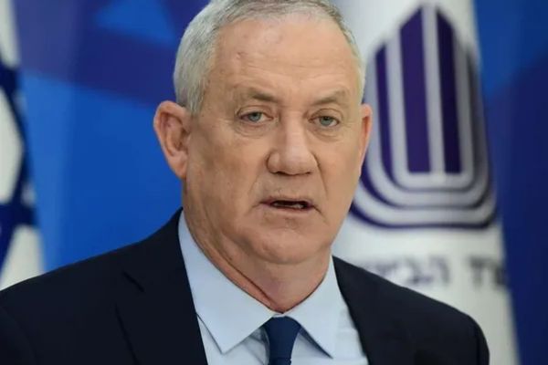 وزير الدفاع الإسرائيلي: إيران تصنع ألف جهاز طرد مركزي متطور.. والخيار العسكري ما زال قائما