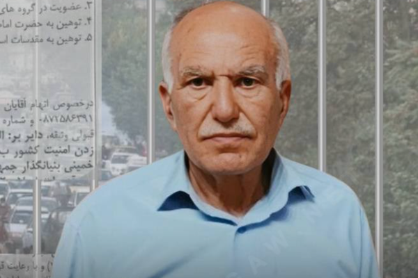 القضاء الإيراني يحكم بالسجن 15 عاما على مُسن كردي بتهمة "الإساءة" لخامنئي والخميني