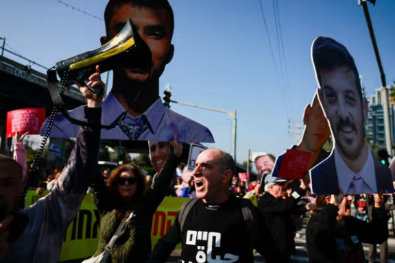 فرستاده ویژه آمریکا در تحصن خانواده گروگانهای اسرائیلی حاضر شد