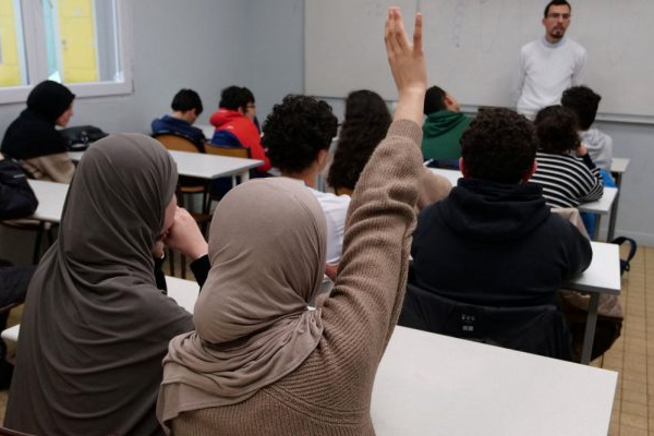 اتریش استفاده از روسری برای دختران زیر ۱۴ سال در مدارس را ممنوع کرد