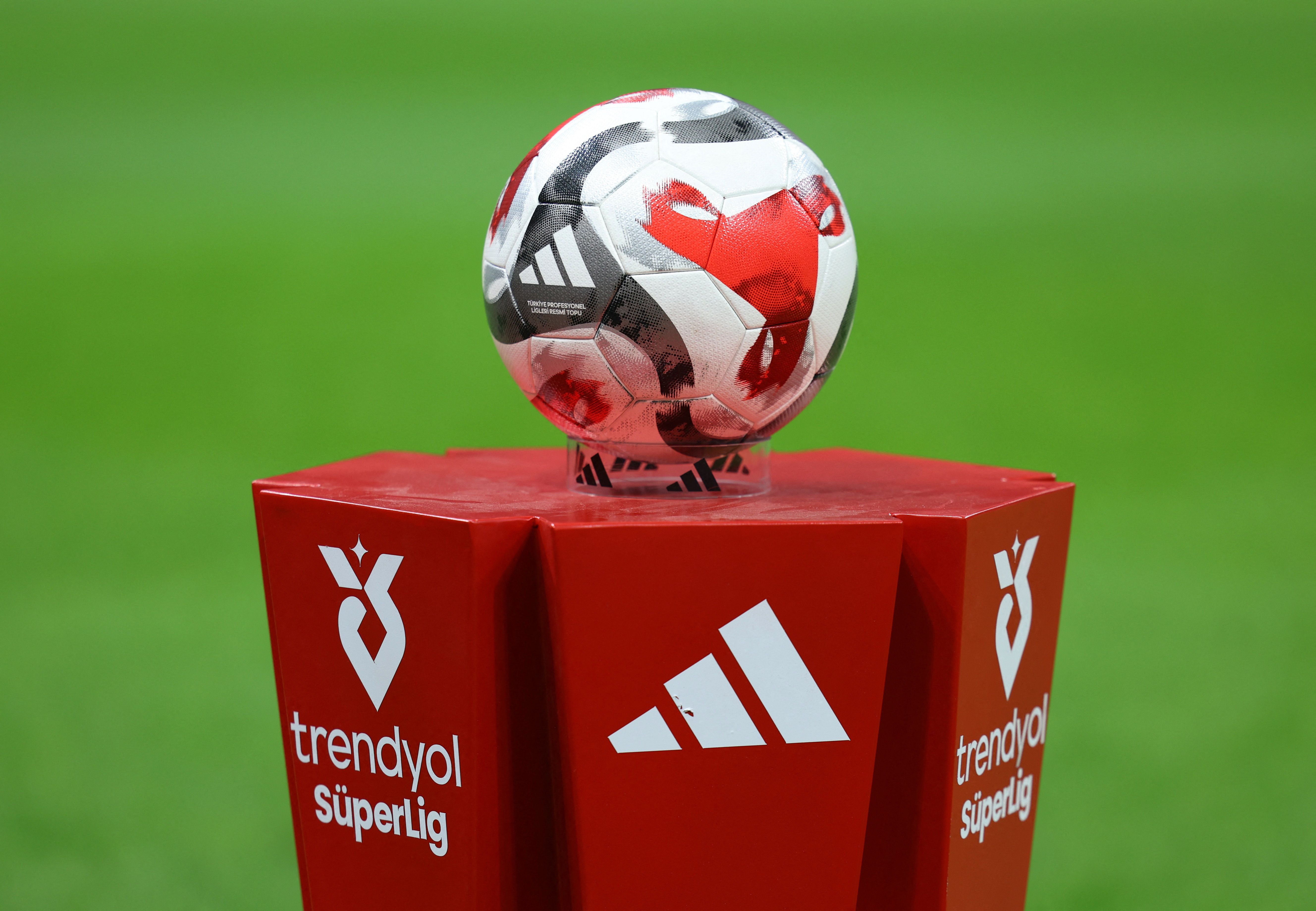 شرط‌بندی گسترده در فوتبال ترکیه؛ رییس باشگاه ایوب‌سپور بازداشت شد، ۱۰۲۴ بازیکن تعلیق شدند