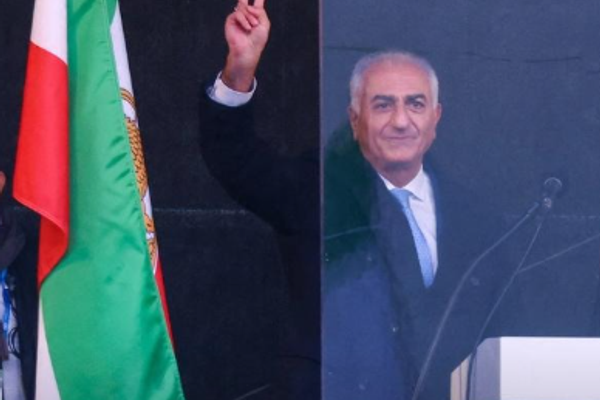 معتقلون وعائلات تطالب بالعدالة: النظام الإيراني ومؤيدوه يقفون ضد أسرة بهلوي منذ 47 عامًا