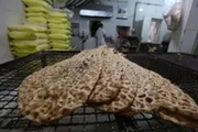 قیمت نان در مشهد شبانه و با مجوز رسمی افزایش یافت