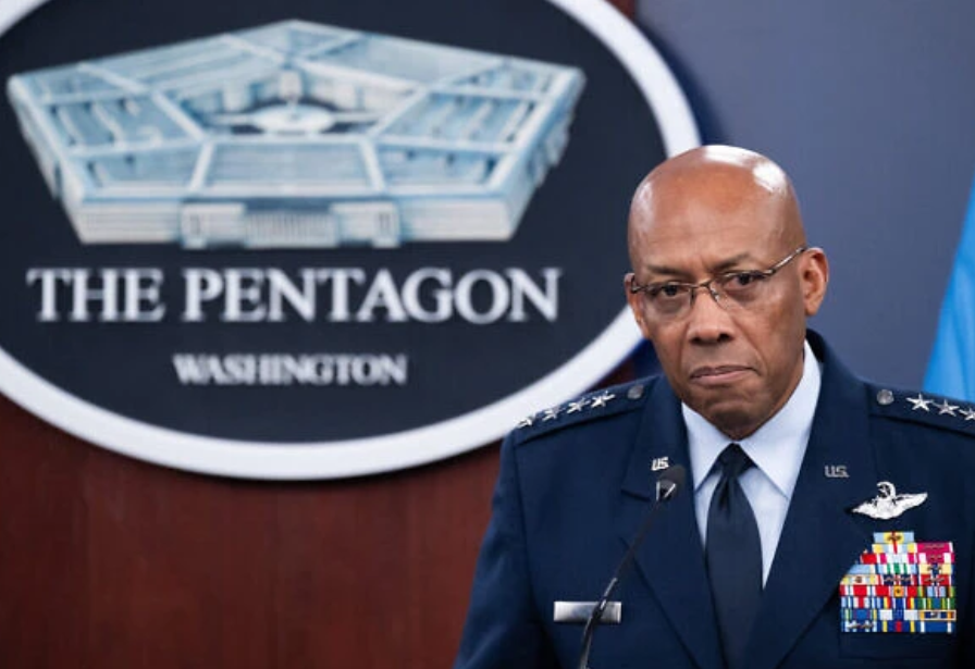 ترامپ رییس ستاد کل ارتش آمریکا را برکنار و یک ژنرال بازنشسته را جایگزینش کرد