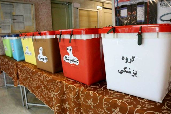 استقالات واتهامات بالتلاعب.. استبعادات واسعة تهزّ انتخابات نقابة الأطباء في إيران