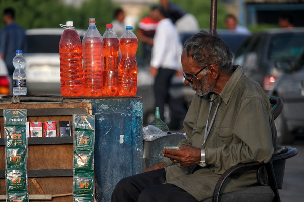 بنزین در زاهدان، کرمان و بندرعباس تا لیتری ۲۰۰ هزار تومان فروخته میشود