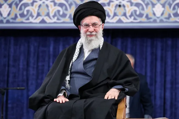 خامنهای، دیکتاتور ایران: بعضی فریبخوردگان دیماه به من نامه نوشتند و گفتند حلال کن