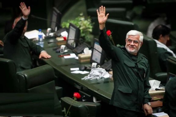 عارف هیچگاه با هسته سخت و نظامی قدرت در نیفتاد، او در حمایت از سپاه در مجلس پاسداری پوشید