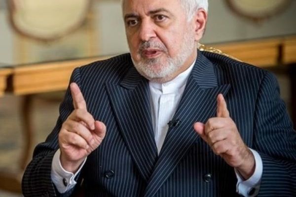 ردود فعل واسعة على تصريحات ظريف.. إعلام خامنئي يهاجمه وروحاني يدعمه