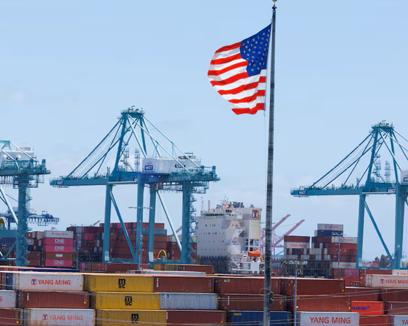 إدارة الملاحة الأميركية: السفن التجارية معرضة للخطر حال اقترابها من االمياه الإيرانية