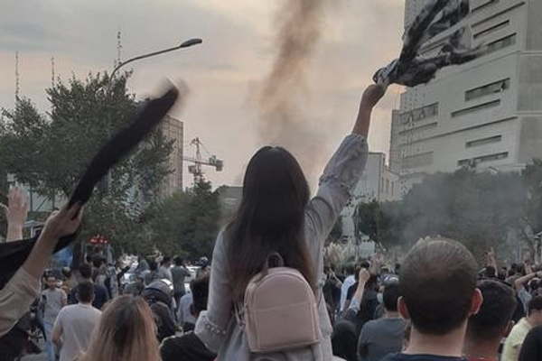 Iran’s Guards Break Their Silence, Warn Protesters