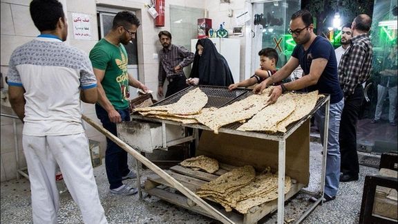 عضو هیئت نمایندگان اتاق اصناف ایران: نانوایان در آستانه ورشکستگی قرار گرفتهاند