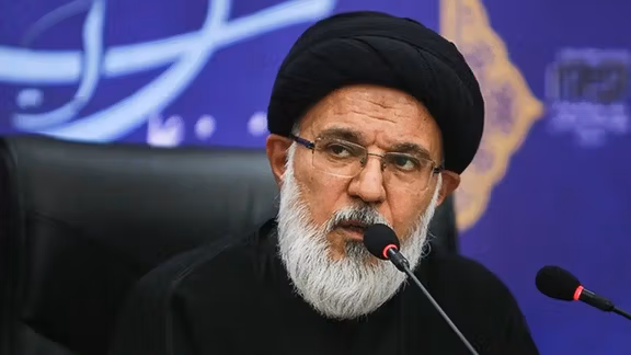 कट्टरपंथी मौलवी द्वारा युद्ध के आह्वान से ईरान में तीखी बहस छिड़ गई | ईरान इंटरनेशनल