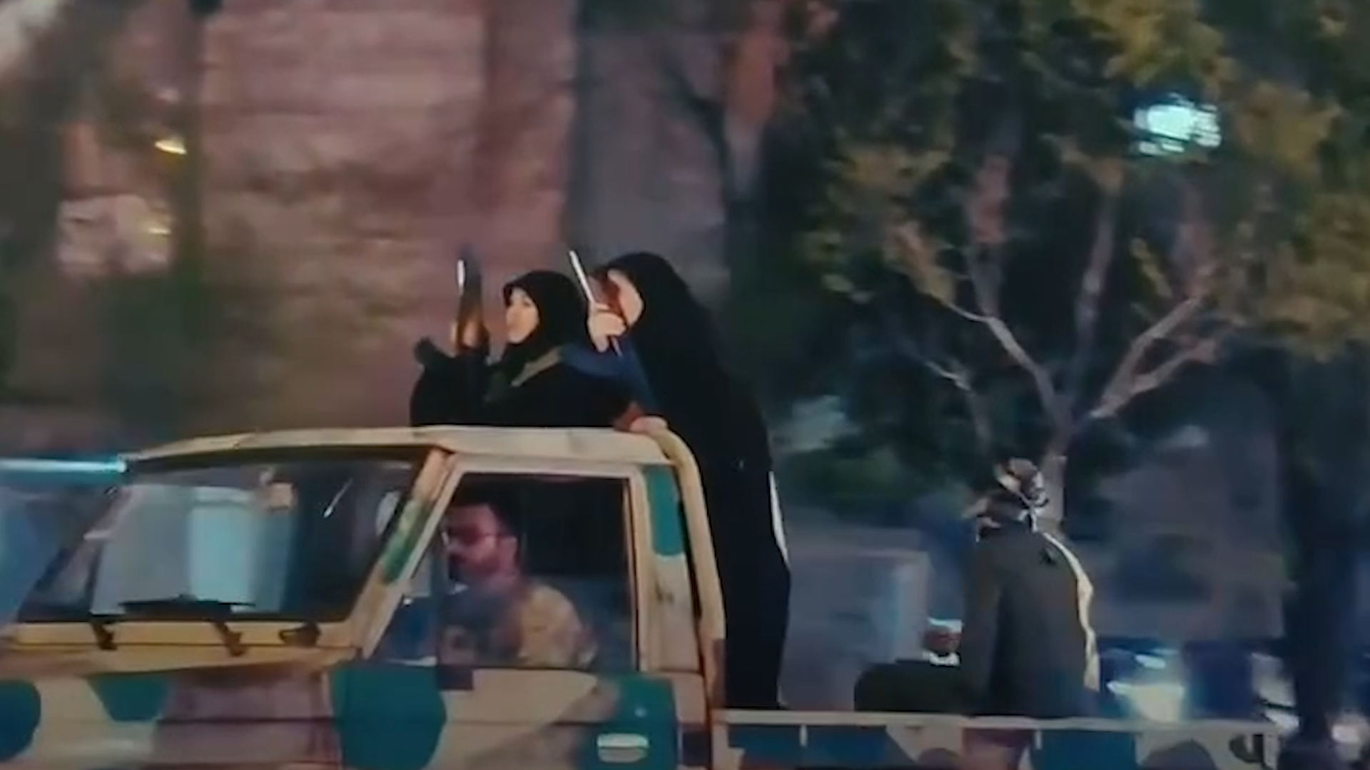 قلق من تصاعد القمع وانعدام الأمن..الخوف يسيطر على الإيرانيين بعد مرور شهر على اندلاع الحرب