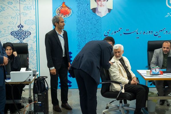 Iran Candidates Criticized for Unrealistic Promises, False Claims