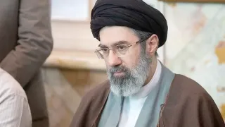 افشای فساد مقامهای سابق برای سفیدشویی  و جا انداختن رهبری مجتبی خامنهای