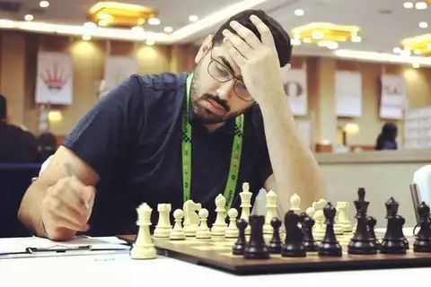 پویا ایدنی، استادبزرگ شطرنج ایران، پرچم خود را به فرانسه تغییر داد