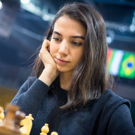 سارا خادمالشریعه به ایران برنمیگردد؛ بیم از انتقامجویی پس از برداشتن حجاب اجباری