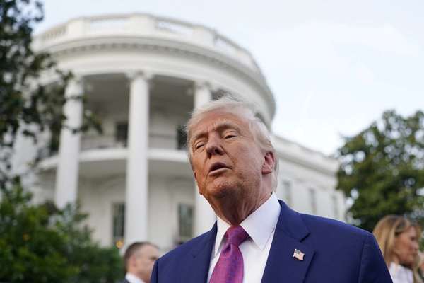 دونالد ترامب: يجب على إيران التوصل إلى اتفاق قبل أن يتلاشى كل شيء