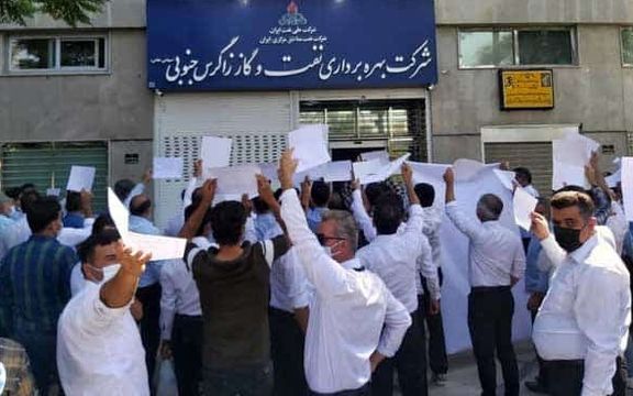 رانندگان شرکت نفت و گاز زاگرس جنوبی در اعتراض به محرومیت از مزایای قانونی تجمع کردند