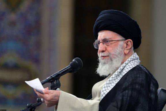 خامنهای از مردم و گروههای مختلف سیاسی خواست «نق نزنند» و از جمهوری اسلامی انتقاد نکنند