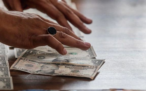 در آستانه بازگشت تحریمهای سازمان ملل، بهای دلار از ۱۰۸ هزار تومان گذشت