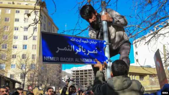 The street sign bearing the name of a Saudi Shiite cleric being installed in Iran, in 2016