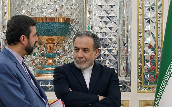 اعتراض به دعوت از عباس عراقچی برای سخنرانی در یک کنفرانس هستهای در واشینگتن