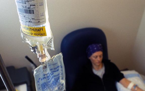 عضو کمیسیون بهداشت مجلس: برخی خانوادهها برای درمان سرطان خودرو و مسکن خود را میفروشند