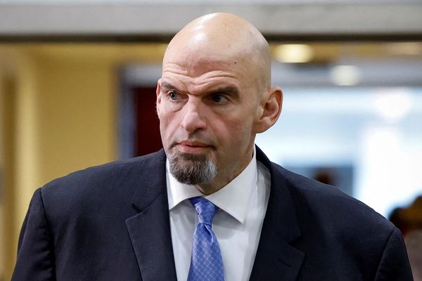 سيناتور ديمقراطي أميركي: يجب تدمير ما تبقى من البرنامج النووي الإيراني