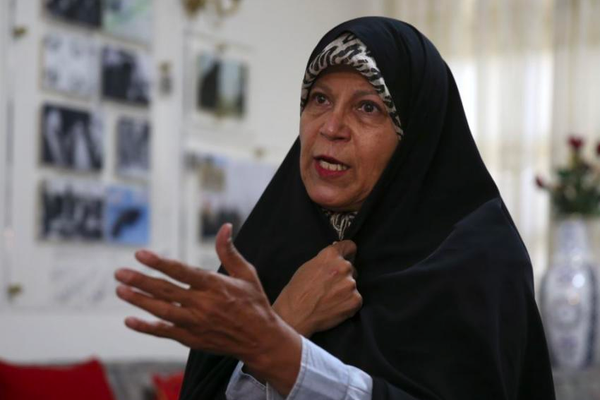 النظام الإيراني يمنع فائزة هاشمي من "النشاط الحزبي" بحجة سجلها القضائي