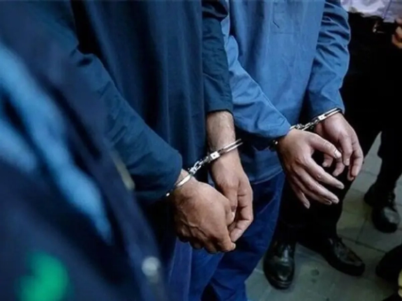 اعتقال عصابة تحتال على أهالي المرضى في مستشفيات بإيران