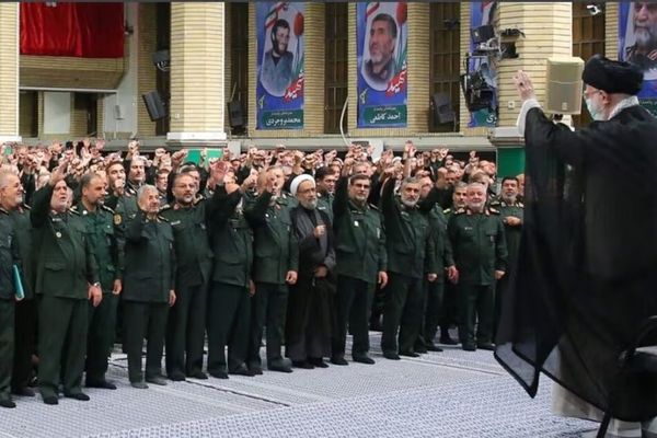 الحرس الثوري يضغط على منصة "ديوار" لبيع أسهمها لشركة تابعة للمرشد الإيراني