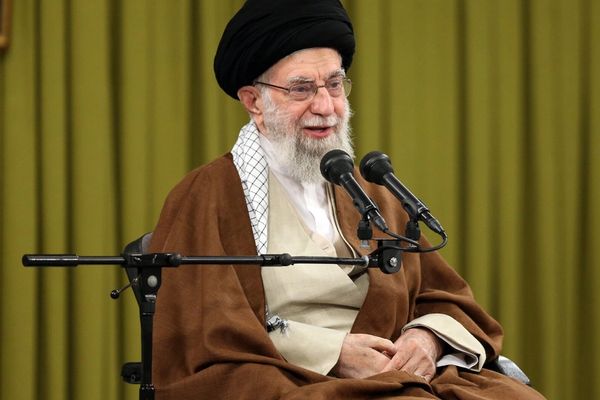 المرشد الإيراني يشيد بإقرار "البرلمان الثوري" لقانون يساعد على زيادة تخصيب اليورانيوم