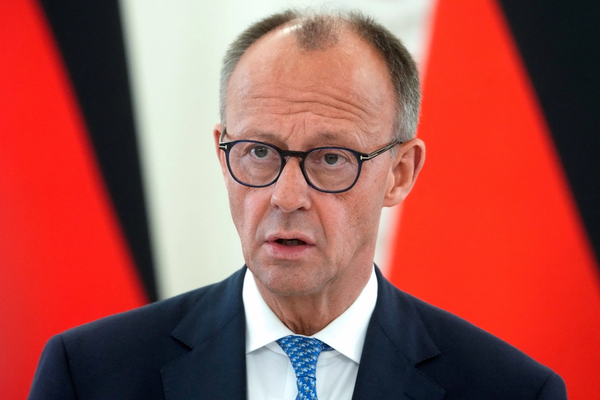 المستشار الألماني يدعم العملية العسكرية الإسرائيلية ضد البرنامج النووي الإيراني