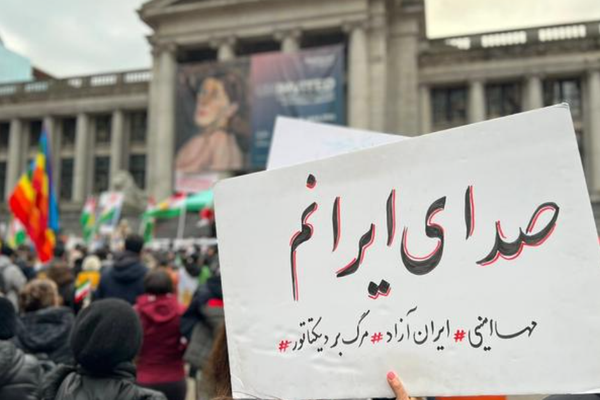 مشاهير إيرانيون يحثون على المشاركة الواسعة في تجمعات معارضي النظام بالخارج