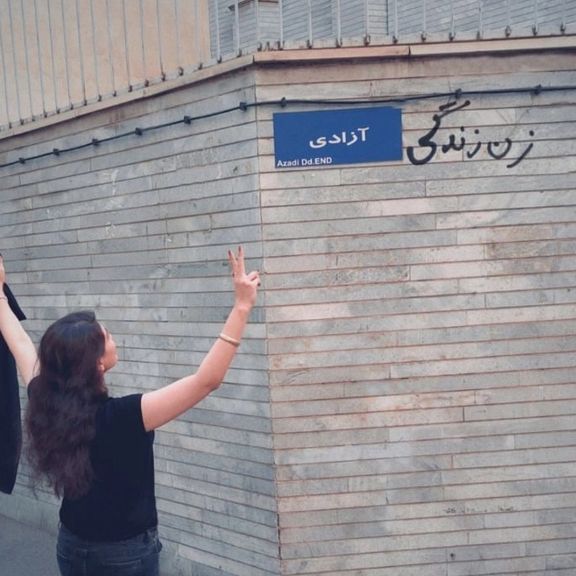 مخاطبان ایراناینترنشنال: نافرمانی در برابر حجاب اجباری ادامه مییابد