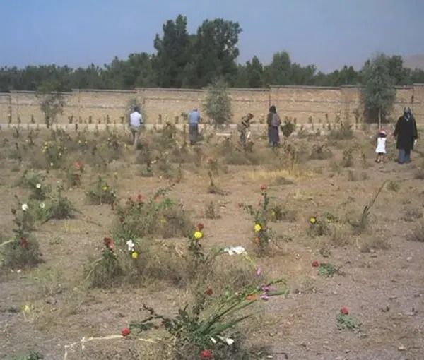 "العفو الدولية" تحذر من محاولات النظام الإيراني بتغيير أوضاع مقبرة "خاوران" لإخفاء جرائمه