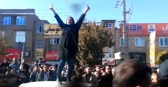 شاهدة في محكمة نوفمبر الشعبية الدولية: أتعرض لخطر الترحيل إلى إيران