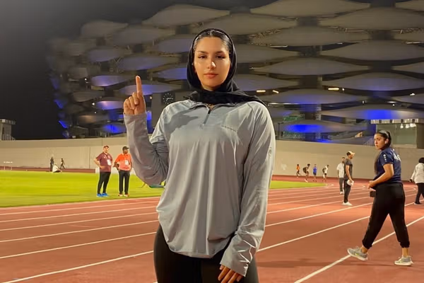 مهلا محروقی، در اعتراض به جنایت جمهوری اسلامی، از تیم ملی دوومیدانی کنارهگیری کرد