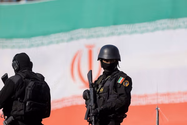 Iran, US say they prefer diplomacy but are ready for combat