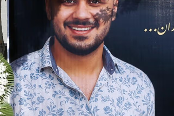 كان معارضًا للنظام الإيراني.. تشييع جثمان طالب بعد وفاته إثر انفجار بجامعة طهران