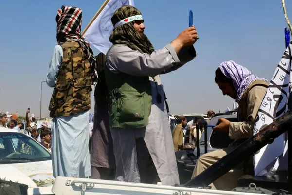 طالبان دسترسی کاربران به برخی از شبکههای اجتماعی را قطع کرد