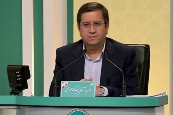 همتی گفت جریان حریف او معتقد است که باید بدون دنیا زندگی کنیم