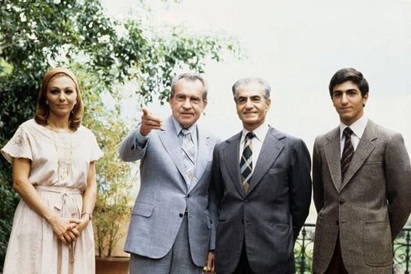 (From left) Iran’s Queen Farah Pahlavi, former US president Richard Nixon, late King Mohammad Reza Pahlavi, and exiled crown prince Reza Pahlavi (file photo)
