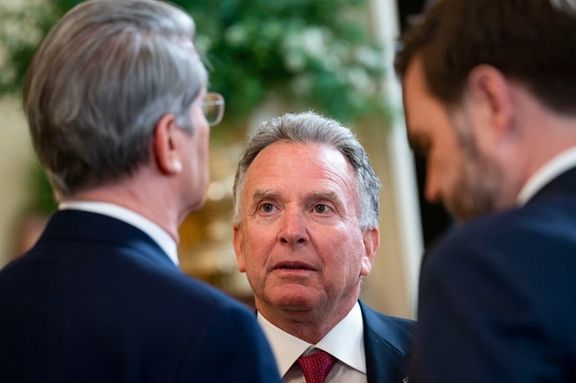 وزیر خارجه جمهوری اسلامی و هیات همراه او برای دیدار با نمایندگان ترامپ عازم عمان شدند