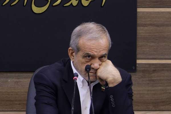 غضنفری، نماینده تهران: پزشکیان فقط میگوید ما بدبختیم و بیچارهایم