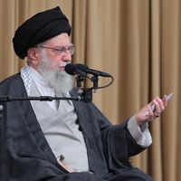 خامنهای: فضای «نه جنگ، نه صلح» برای کشور خطر دارد