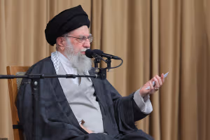 خامنهای: فضای «نه جنگ، نه صلح» برای کشور خطر دارد