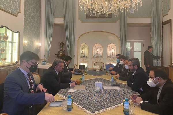 Tehran Commentators Mull Fate Of Iran Nuclear Negotiations